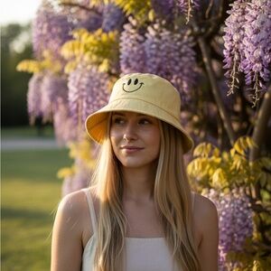 Yellow Smiley Bucket Hat — Women’s Casual Sun Hat